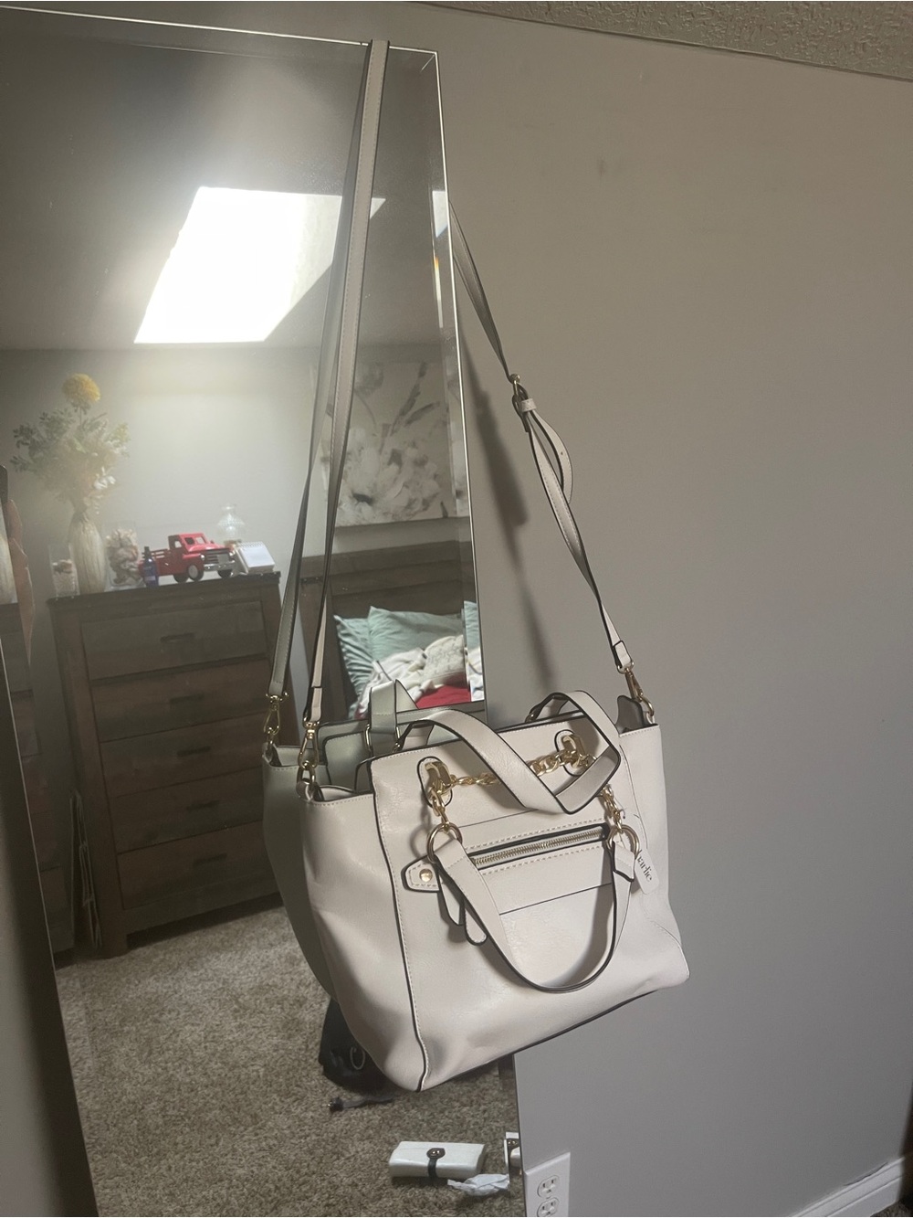 New Charming Charlie White Handbag & Matching Wallet Set